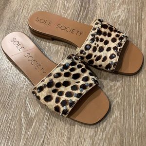 SO ‘Sanjana’ leopard studded mule flats like new!